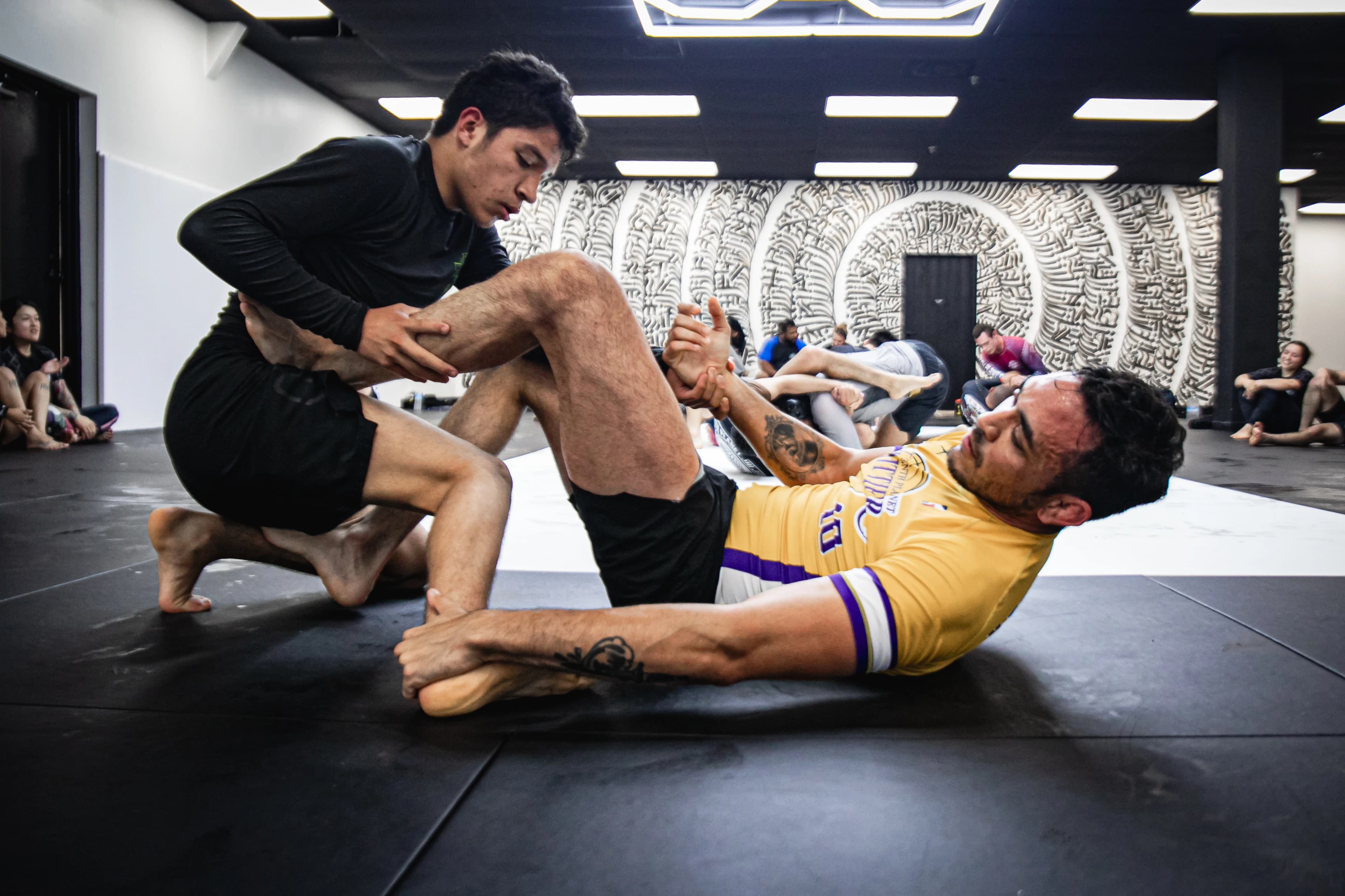 Adult Beginners Jiu-Jitsu — 10P Whittier in action.